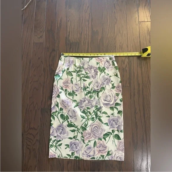 DOLCE & GABBANA SILK
STRETCH ROSE FLORAL PENCIL
SKIRT SIZE 44 - Picture 10 of 13